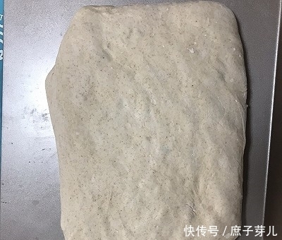  全麦葡萄干软欧包