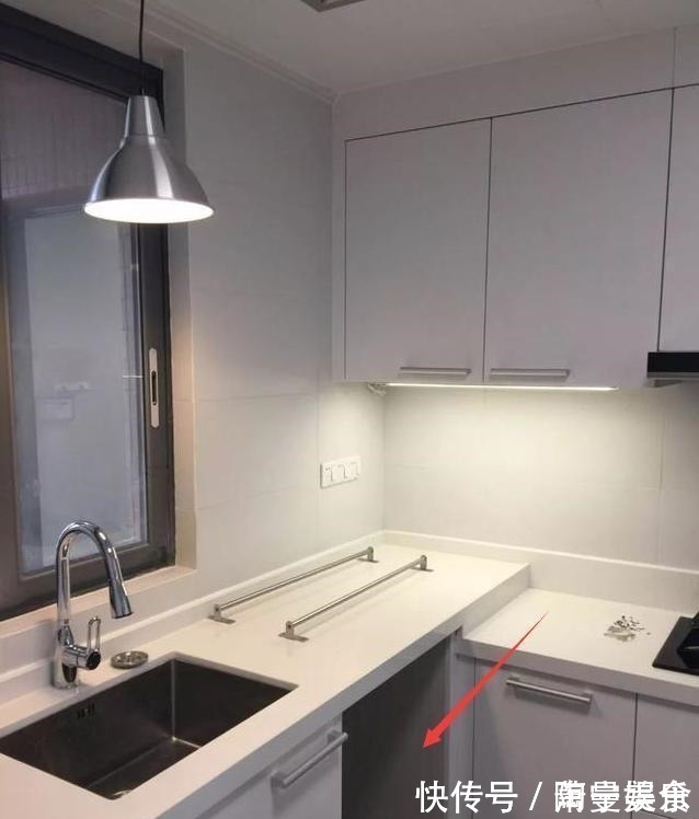 收纳|家庭主妇地柜不要全部打满,空一格更实用,后悔我家装太早了!