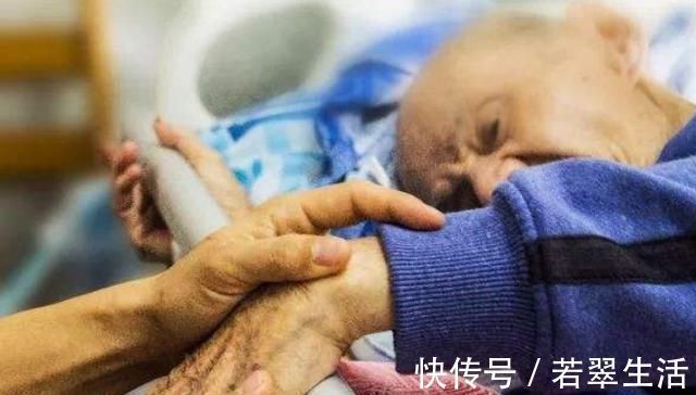 压力|第一批“独生子女”现在怎么样了父母已年老,孩子也撑不下去了