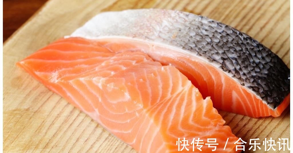 钙质|鱼是骨质疏松的帮凶?医生警告:3种鱼肉常吃,铁骨也扛不住