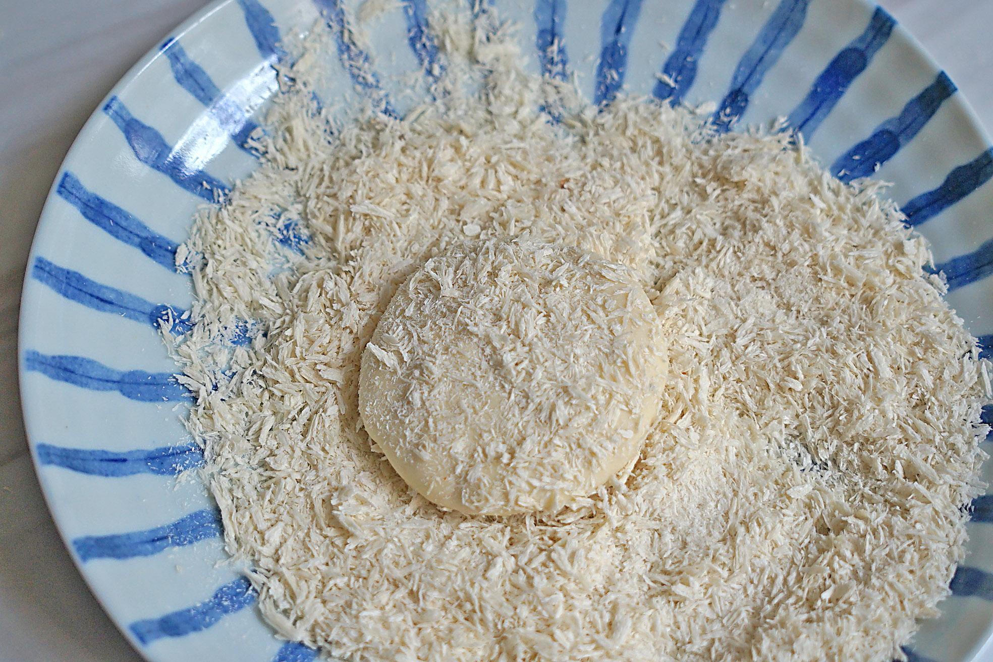 这饼不用烫面不怕粘手,比炸糖糕更简单,咬一口宣软好吃