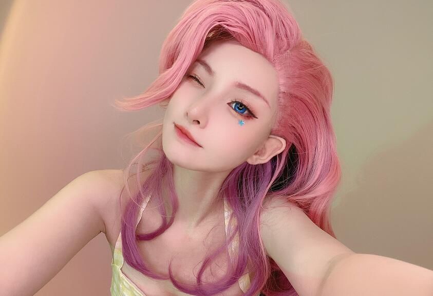 婚纱|魔王晒最新Cos作品，身披婚纱还原度逼真，腐团儿真比不了？