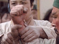 |搞笑GIF:跳舞的美女一般都这么有气质,在说什么我听不到