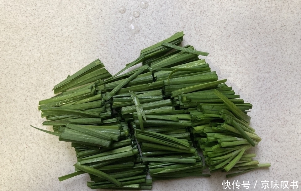 秋天|秋天此菜每周吃二次,清爽可口有筋道,简单省事,上桌就光盘