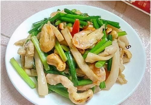 女性到了中年，坚持吃3种美食，补血养气，延缓衰老，增强记忆力