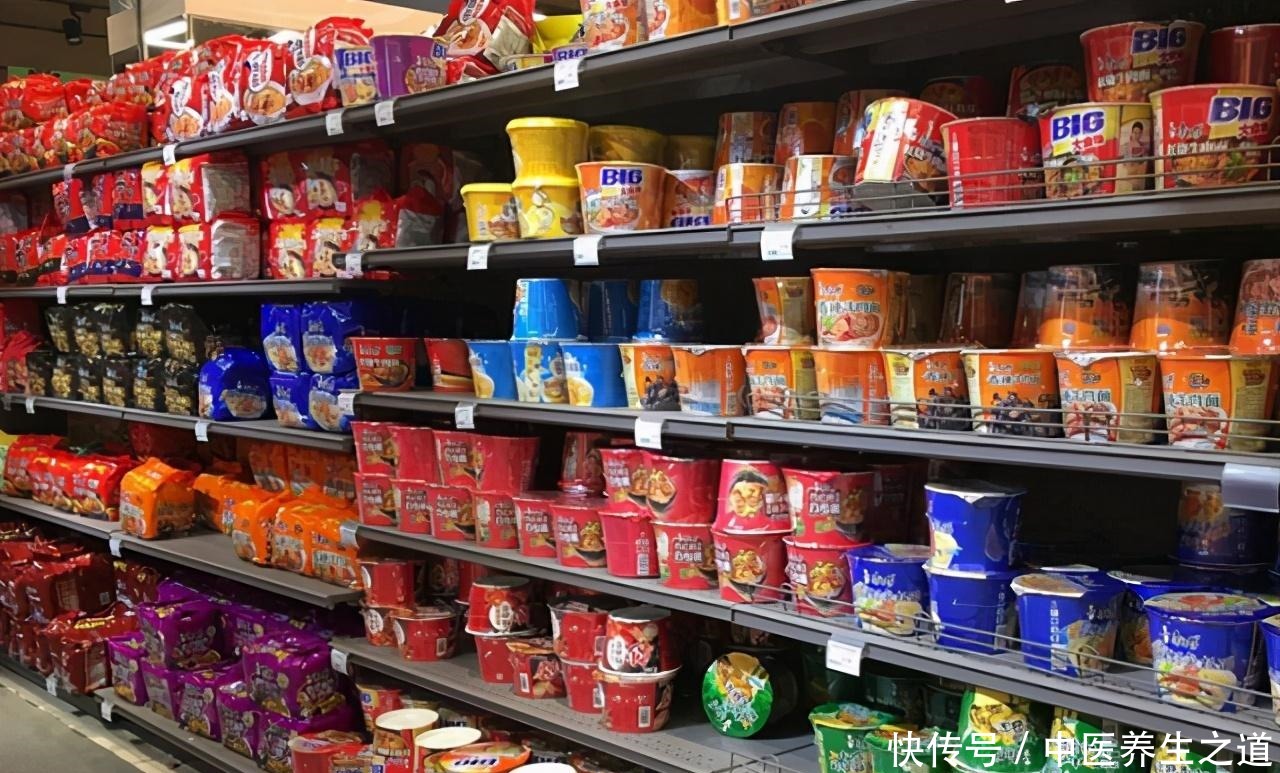 无人问津|超市里5款“尴尬”泡面,好吃到没脾气,价格也低,却无人问津!