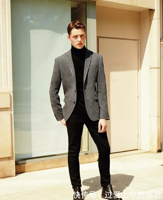 皮鞋 男生穿西装,除了搭配皮鞋,居然还能搭配这双靴子,真酷!