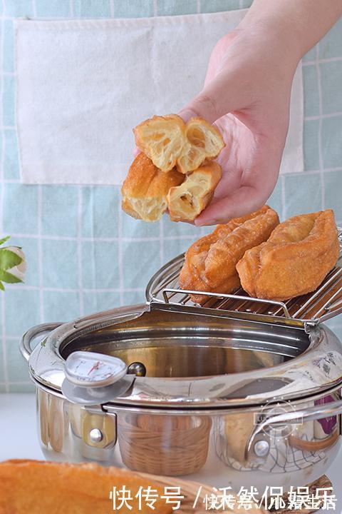 我家油条从不买，自己做各个空心，配方屡试不爽，我每次都成功