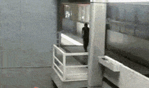 |搞笑GIF段子:和媳妇相亲,是在一家餐厅