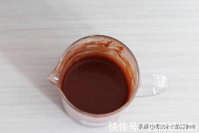 闺蜜花10元买一个网红蛋挞，太贵了，我用15元烤出一盘，很实惠