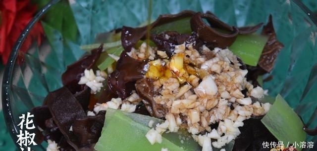 简单|莴笋拌木耳最好吃的做法,配方简单又美味,看看你喜欢吃不?