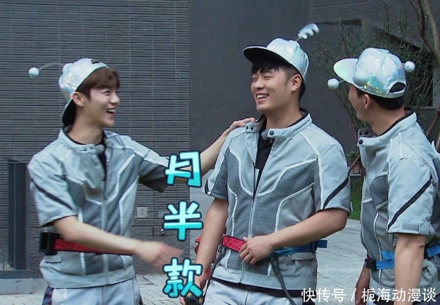 邓超 邓超和鹿晗看望做完手术的陈赫,表示他的脚太丑,三人的合影亮了