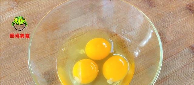 做鸡蛋汤时,不要再直接倒入鸡蛋了,教你一妙招,好喝到停不下嘴