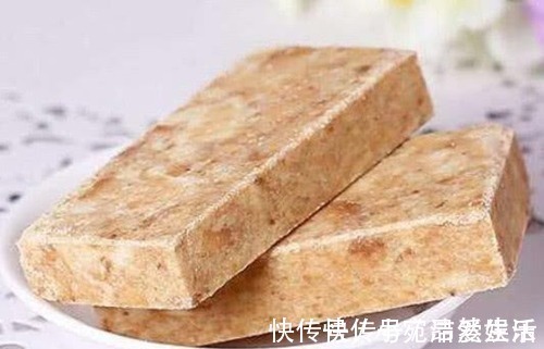 膨化粉|军用压缩饼干真能抗饿2天？放开水煮30分钟后，结果怎样？