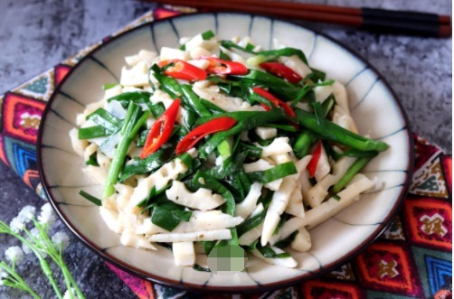 莲藕别再炖汤了,和这种食材一起炒,清香无比