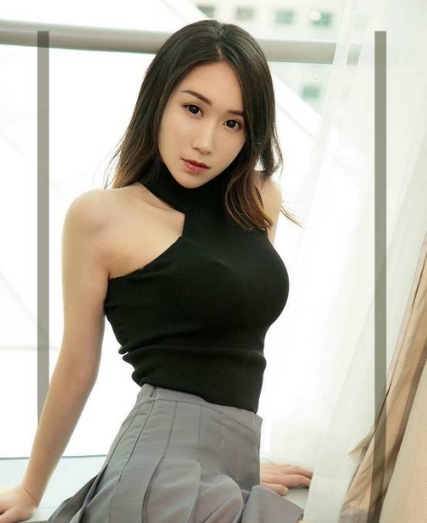 女性|妍资俏丽小姐姐,搭配紧身裙,展现出女性独特的曼妙曲线!