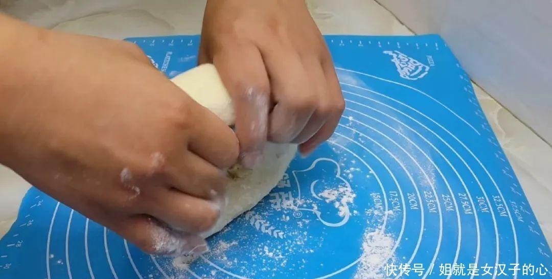 面团|爱吃烧饼的要收藏了,开水一烫,个个松软香甜,学会都能开店了