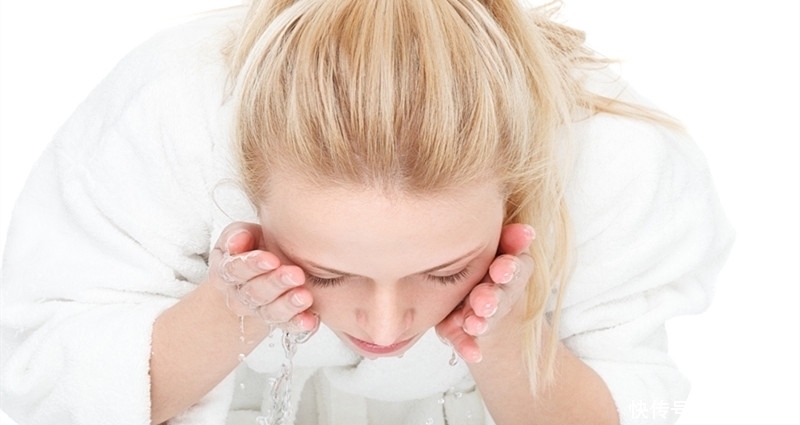 想要皮肤“笑开颜”,洗脸时就不要做这几件事,很多人却沉迷其中