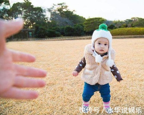 x型腿|宝宝走路早晚代表着智商高低你家孩子多大会走路的