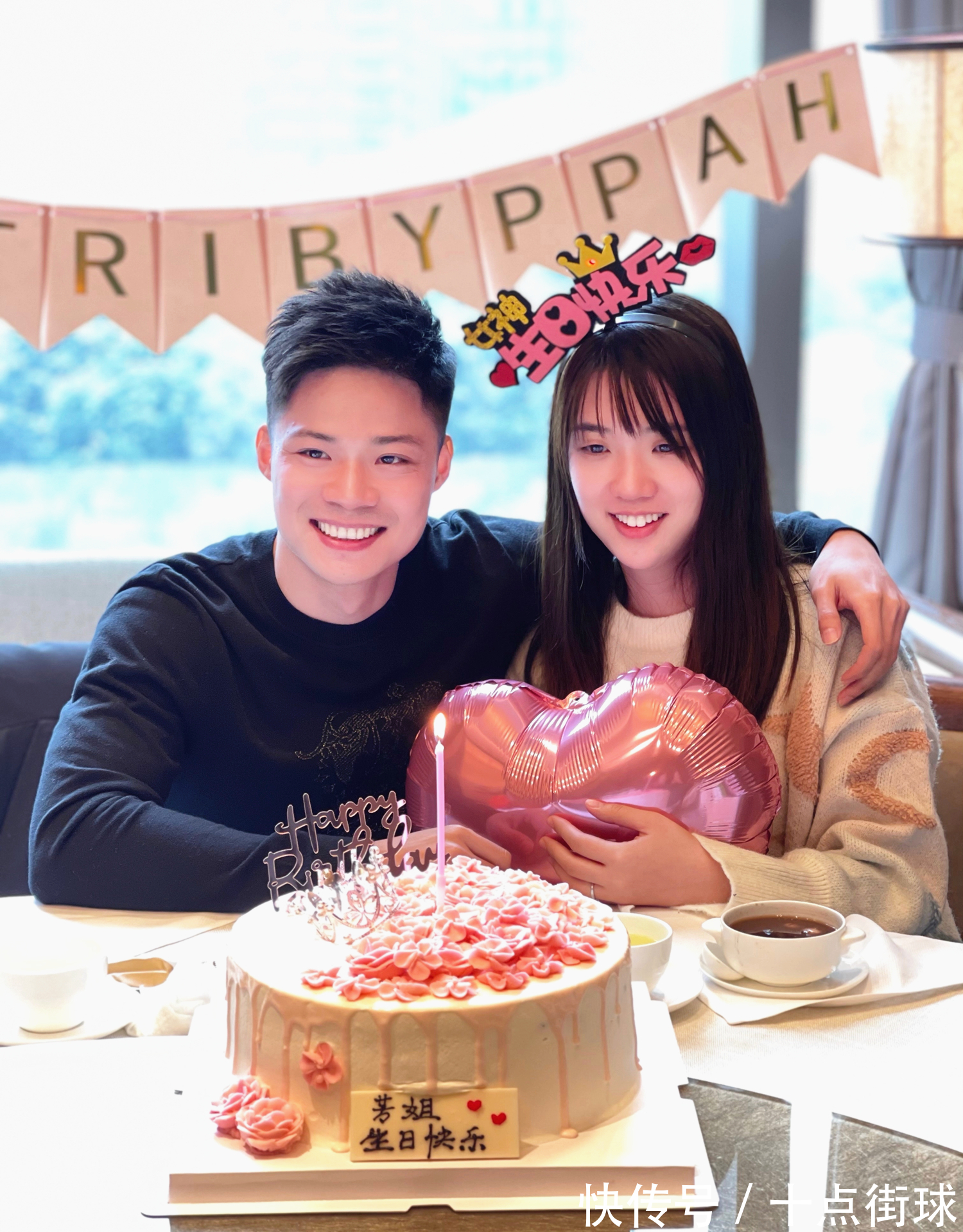 娇妻|苏炳添一家三口贺新春!33岁娇妻太清纯,身家千万依然低调住老房