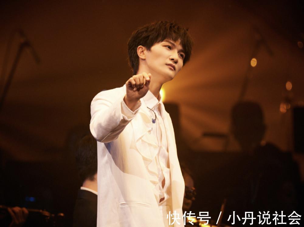 周深|《好聲音》請(qǐng)了四位老學(xué)員當(dāng)導(dǎo)師，但為什么沒(méi)有周深