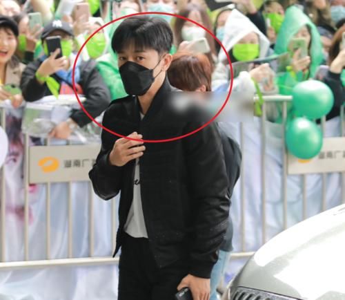  期待值|《快本》路透，赵露思林雨申甜蜜售后，看到成毅也在期待值爆棚