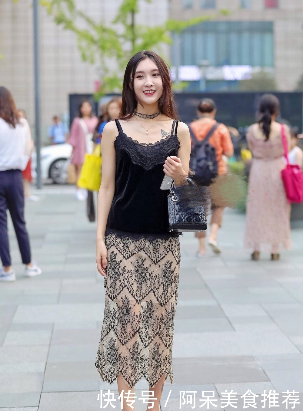 路人街拍, 远看“小土妞”, 细看“白富美”