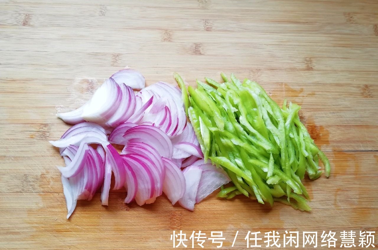 孜然炒肉这样做，满满的烧烤味，焦香脆口，香辣下饭
