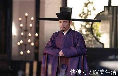 主人公@晏殊写的这首《凤衔杯》,写得唯美至极,读起来却又感伤不已