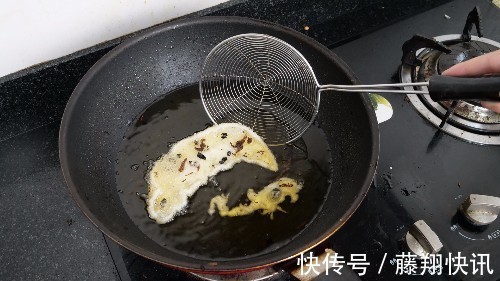 炸过东西的油别再倒掉了,教您个小窍门,快速回清,跟新油一样