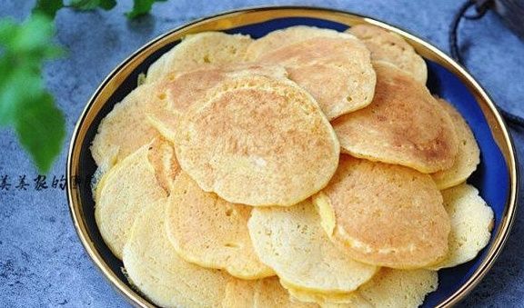 天热，早餐做它最省事，1分钟1个，蓬松柔软，3块钱做一大盘！