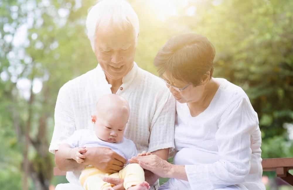 阿珍|41岁“勇敢姥姥”生下3胞胎!奶粉钱成负担,网友:自己找罪受