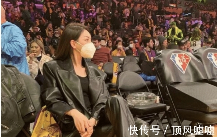 白富美|坐詹姆斯旁边!中国女球迷意外走红,身材颜值满分,妥妥的白富美