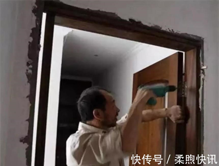 地砖|装修应该先装门还是先贴地砖?原来我们一直弄错了,幸亏了解及时