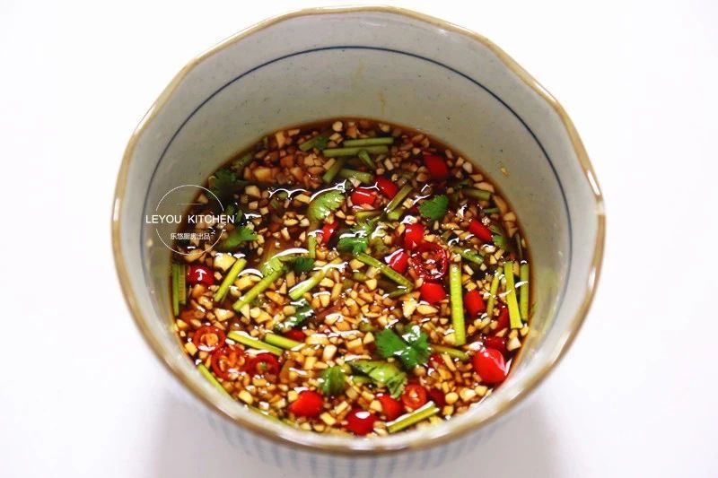 魔芋丝|凉拌黄瓜魔芋丝，吃的饱热量很低，年前减肥常吃，腰围越来越细