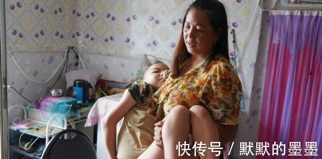 两个儿子|女子意外怀孕后不顾反对生下双胞胎，医生看后断言：活不过18岁