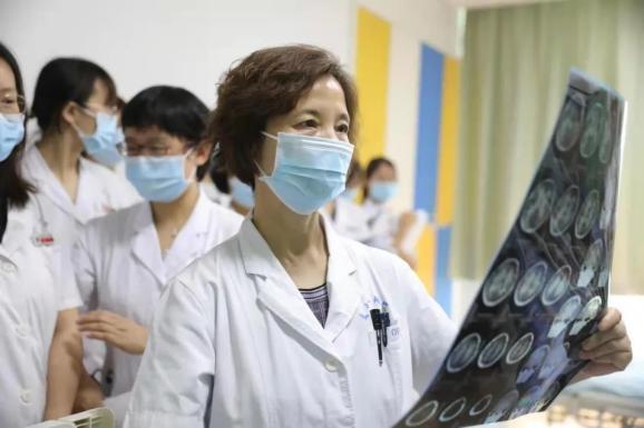 小花|4天花55万药费，患儿家长：用药是我同意的，医院没多收钱