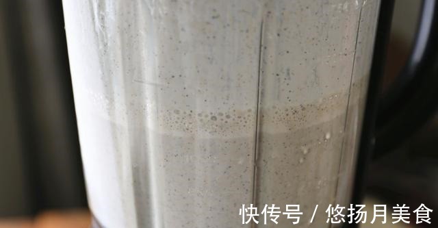 秋天早上喝一杯暖暖的米糊,营养全面,生津润燥!