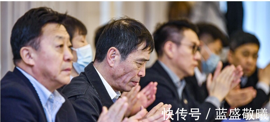 俱乐部|报应来了曝蒿俊闵将与武汉队解约,多主力追随,回归泰山呼声高!