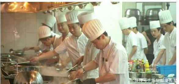 厨师|为什么厨师炒菜时灶台旁边的水管总开着的