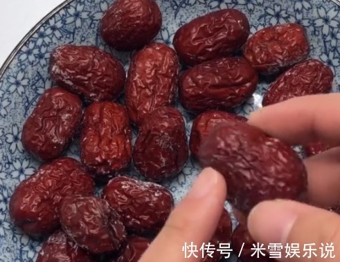 红枣直接咬的吃特别脏，卖枣老板教我一招，细灰尘虫卵统统干掉