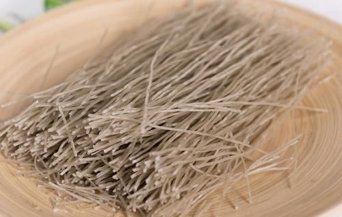 红薯粉条真假难分辨?学会这3招,轻松辨真假,再也不怕上当了