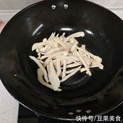 香干|必光盘的快手菜-辣椒炒杏鲍菇和香干