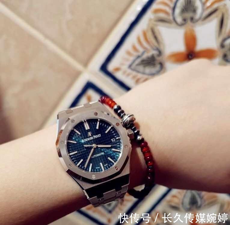 上手|独爱夜晚，盘点运动夜光手表，每一款都颜值爆表