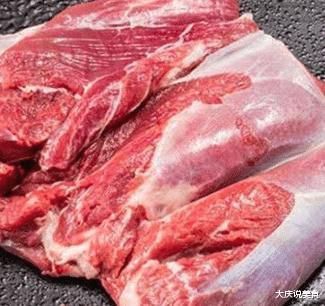 买羊腿时,买前腿还是买后腿?肉贩子告诉你,区别很大,买错后悔!