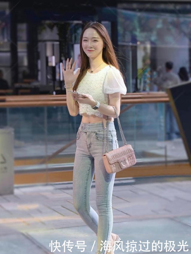 小姐姐|时尚女孩真会穿，牛仔裤也可以穿出优雅感，值得借鉴