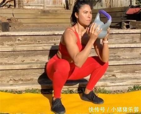 单腿|小伙练腿每天做100个深蹲,并逐渐增加训练难度,1个月看腿部变化