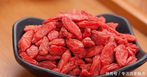 黑色素|百岁老中医酒后吐真言 睡前抹一点它, 一夜击溃所有斑点、黑色素!