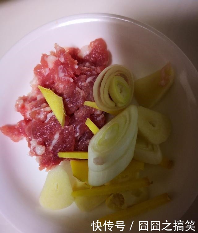 “西兰花”有人焯水!有人直接炒!酒店大厨说这样做,又脆又入味