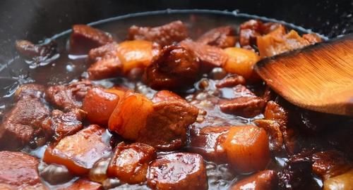  做法|红烧肉好吃有诀窍，教你做肉的正确做法与用料，红烧肉不好吃才怪